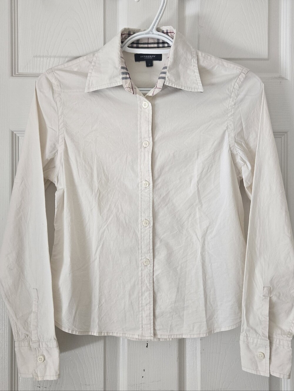 Classic Button-Up Shirt with Contrast Collar